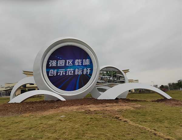 惠州市龍門汽車站前雕塑