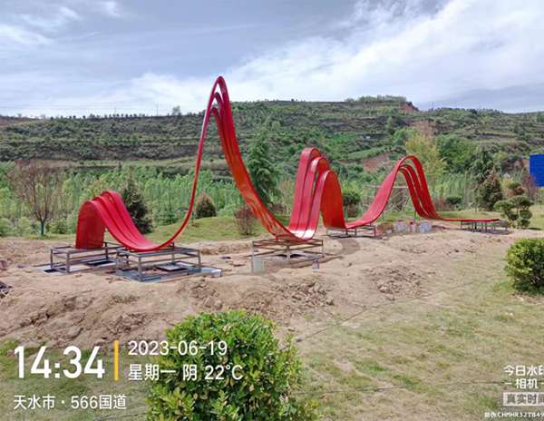 西北地區高速路雕塑金屬飄帶雕塑